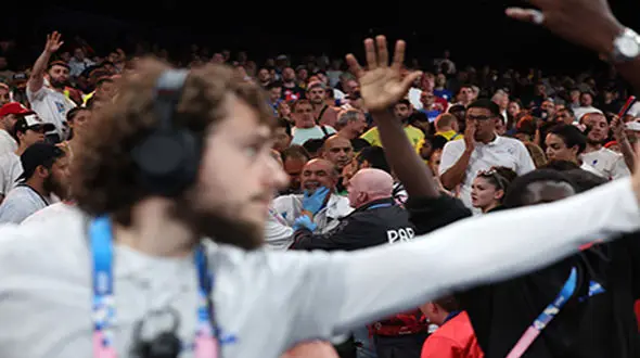 باخت یزدانی یکی از تماشاگران را روانه مرکز درمانی کرد

