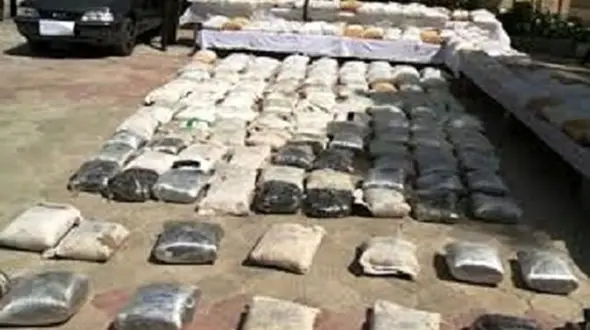 کشف یک تن مرفین از خودروی حامل کود در جیرفت