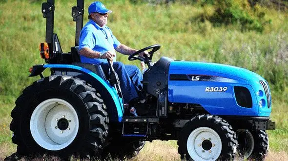 رونمایی از تراکتور LS با خط مونتاژ در زرندیه