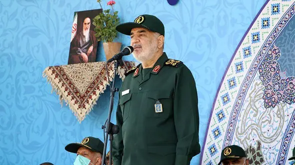 سرلشکر سلامی: جوانان ایرانی غیرتمندانه و جوانمردانه پا به رکاب ولایت ‌شمشیر می‌زنند+ فیلم 