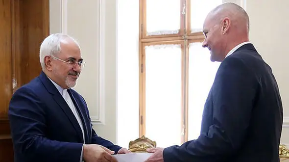 توضیح سفیر آلمان درباره پوسترهای "آری به برجام"