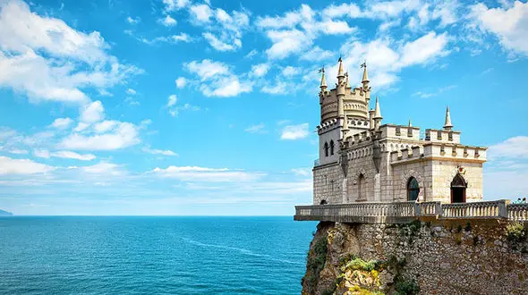 تصاویر دیدنی از عجیب ترین خانه های کوهستانی