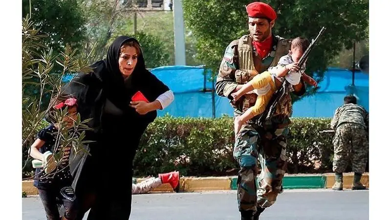 حکم اعدام حبیب فرج‌الله چعب، ملقب به « حبیب اسیود » سرکرده گروهک تروریستی حرکة النضال و طراح اصلی حمله تروریستی به رژه نیروهای مسلح در سال ۱۳۹۷ که منجر به شهادت و زخمی شدن تعداد زیادی از شهروندان شد، صبح امروز -شنبه ۱۶ اردیبهشت- به اجرا درآمد.