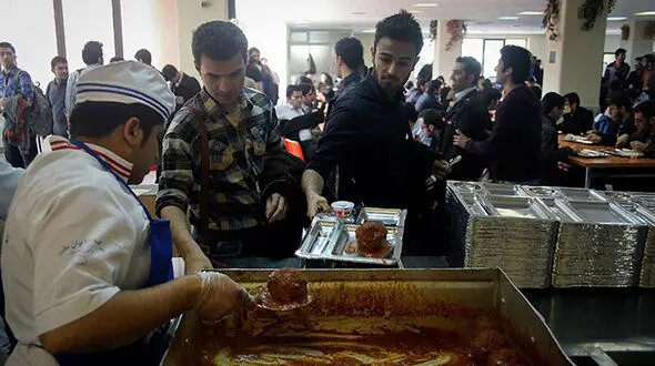 ۲۵۰ میلیارد تومان یارانه غذا می پردازیم ولی بودجه پژوهش به سختی به 100 میلیارد می رسد! / گرانی مداوم مواد غذایی فشار سنگینی بر بودجه دانشگاه وارد می کند