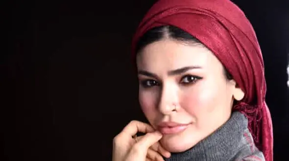 حجاب زیرکانه شیوا طاهری ! / در این سن و سال بعید بود !