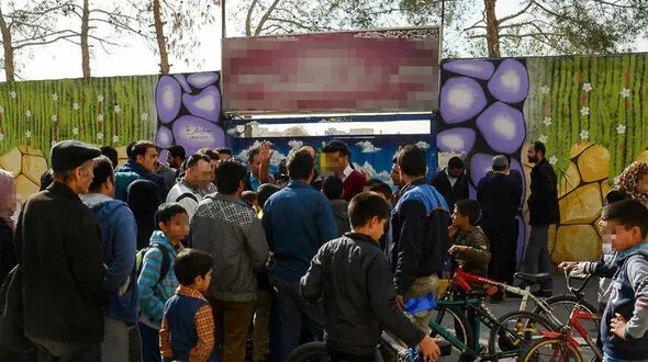 تجمع خانواده‌های خشمگین کودکان آزار دیده در دبستان اصفهانی+ عکس