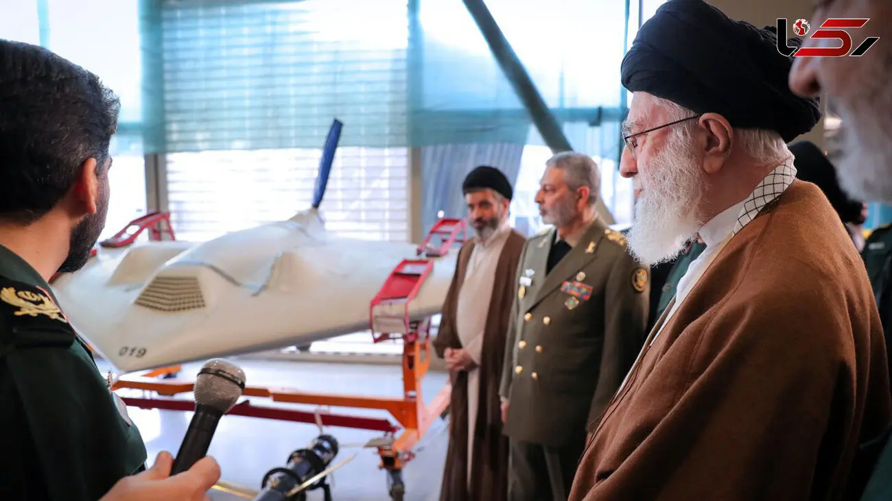 عکس پسر رهبر انقلاب در کنار پهپاد سپاه پاسداران