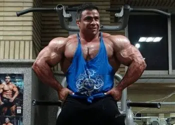 فیلم / تذکر جدی بیت الله عباسپور، کوه عضله ایران به یک دختر خارجی در مسترالمپیا: من مسلمانم به من دست نده/ روحش شاد