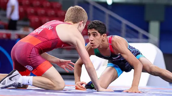 کشتی آزاد قهرمانی جهان؛ادامه روند درخشان عموزاد/ رحمان در انتظار دیدار با علی‌یف در نیمه‌نهایی