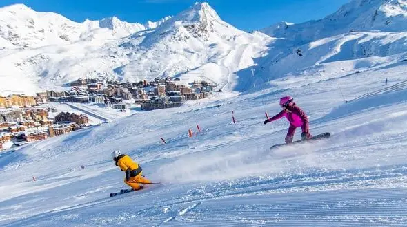 فیلم اختصاصی از گرفتاری بیش از 1000 اسکی باز در کولاک و برف خراسان رضوی