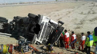 عکس / نجات جان راننده تریلر در محور یزد