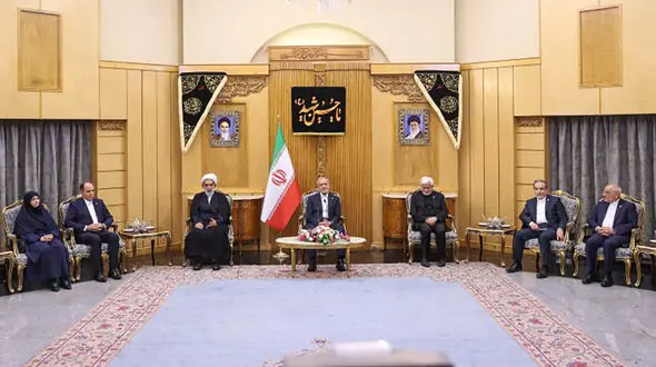 پزشکیان: با کشور دوست و همسایه ارمنستان، رابطه قدیمی و راهبردی داریم/ درباره گسترش روند تجارت از شرق به غرب  گفتگو خواهیم کرد 
