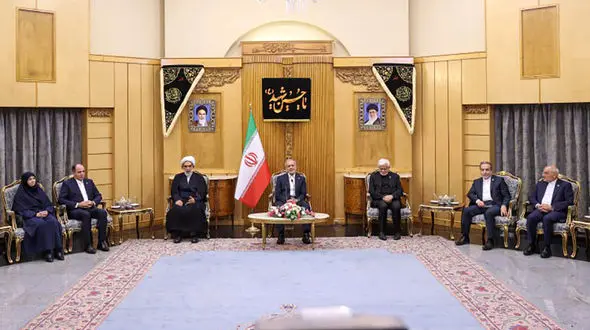 پزشکیان: با کشور دوست و همسایه ارمنستان، رابطه قدیمی و راهبردی داریم/ درباره گسترش روند تجارت از شرق به غرب  گفتگو خواهیم کرد 