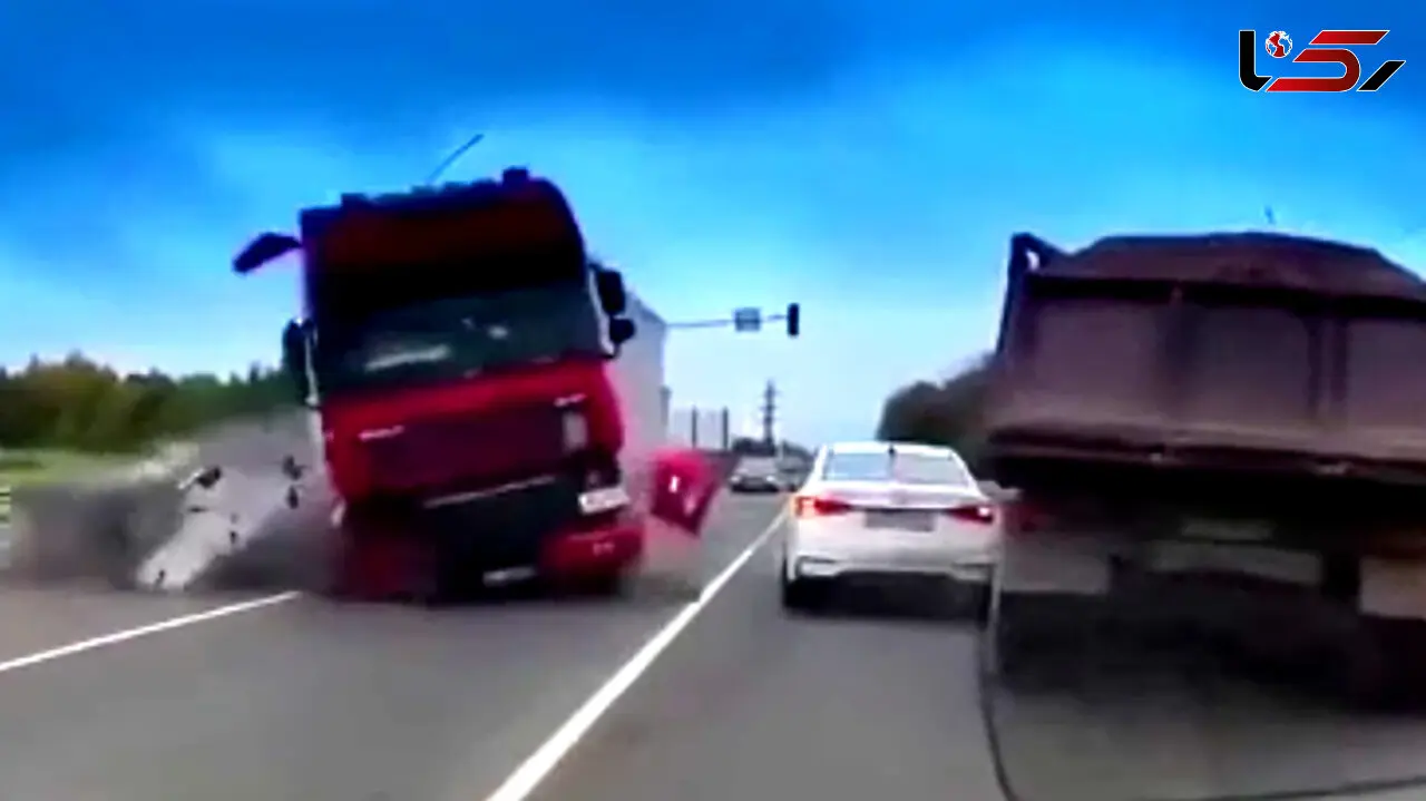 مرگ وحشتناک 4 سرنشین خودرو در تصادف تریلی+ فیلم