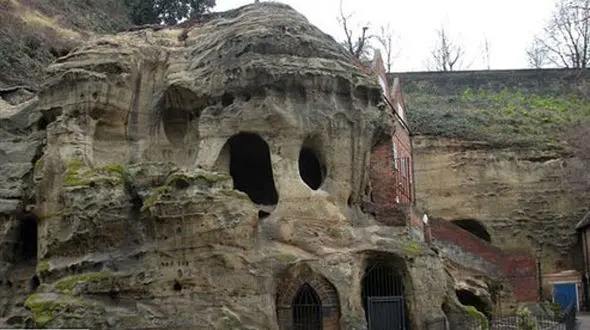 غارهای شگفت انگیز دست ساز بشر