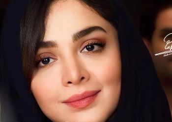 لباس عروس دنباله دار المیرا دهقانی یاسمن سریال لحظه گرگ و میش با تور سر 3 متری اش غوغا کرد + عکس همسر قد بلند و باکلاسش
