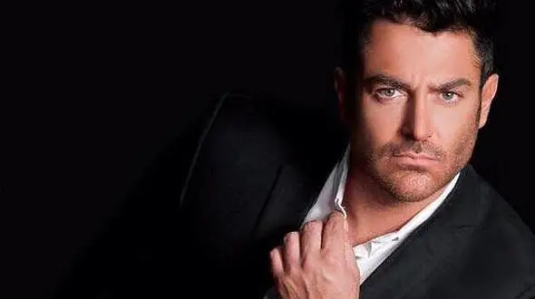 استندآپ کمدی محمدرضا گلزار با موضوع شاهرخ خان در کنسرت موسیقی اش !+فیلم