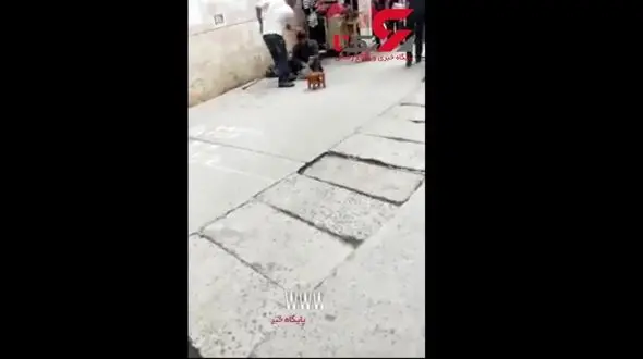 رفتار زشت عابرپیاده با پیرمرد گدا در خیابان + فیلم