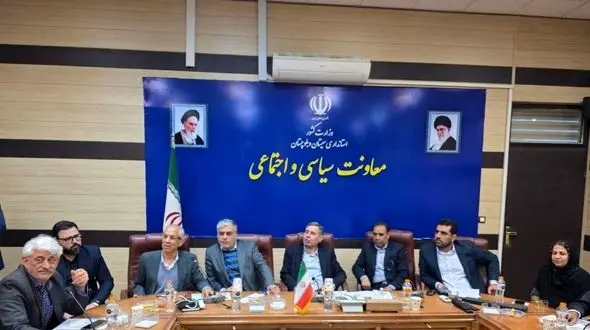 مشاور رئیس‌جمهور: مطالبات ملی را نباید به رقابت‌های درون‌حزبی تقلیل داد