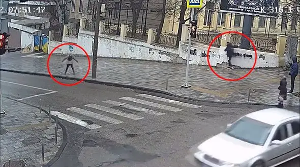 این فیلم را ببینید در اوج خنده دردتان می گیرد / یخ زده خیابان ها را جدی بگیرید