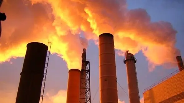 نابودی محیط زیست کشور با خروج دود سیاه از واحدهای نفتی ایران/ زیرساخت های کشور نیازمند بروزرسانی