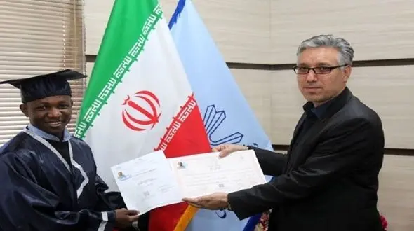 اولین دانشجوی خارجی از دانشگاه محقق اردبیلی فارغ‌التحصیل شد