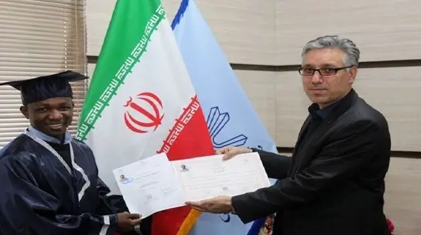 اولین دانشجوی خارجی از دانشگاه محقق اردبیلی فارغ‌التحصیل شد