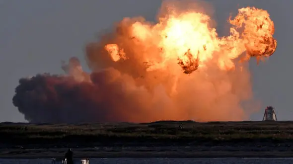 انفجار موشک ستاره پیما اسپیس ایکس در لحظه فرود+فیلم