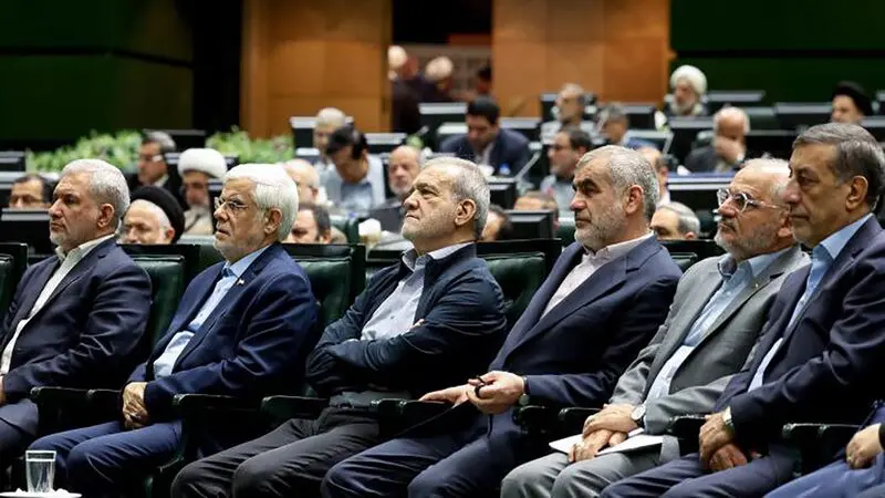 	جلسه مشترک غیر علنی نمایندگان مجلس با حضور رئیس جمهور، معاونان رئیس جمهور و وزرا	