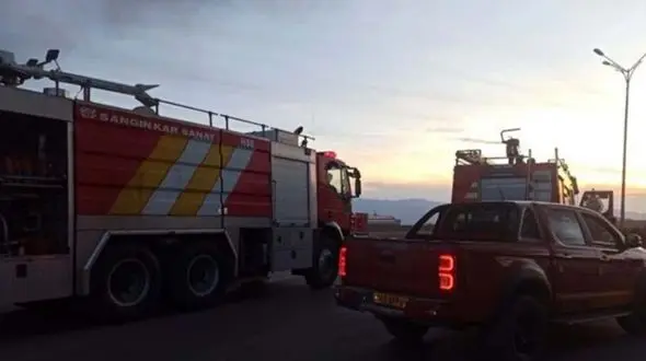 فیلم از لحظه آخرین مرحله مهار آتش سوزی در پالایشگاه بیرجند