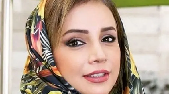 نگاهی به استایل دیدنی دوران دبیرستان شبنم قلی خانی با مقنعه‌ها یمثلثی و مانتوهای اپل دار