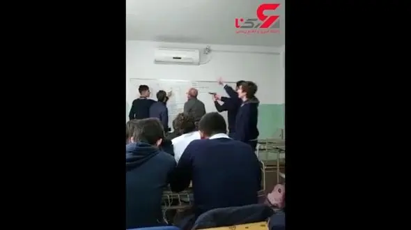 اقدام وحشتناک چند دانش آموز در کلاس درس+فیلم / آرژانتین