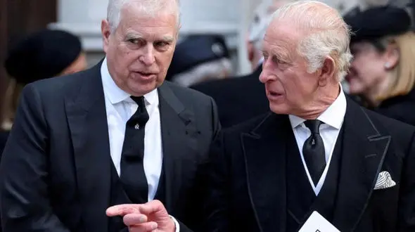 قانون‌گذاران آمریکایی به بی‌بی‌سی گفتند پرنس اندرو باید درباره پرونده‌های اپستین شهادت دهد