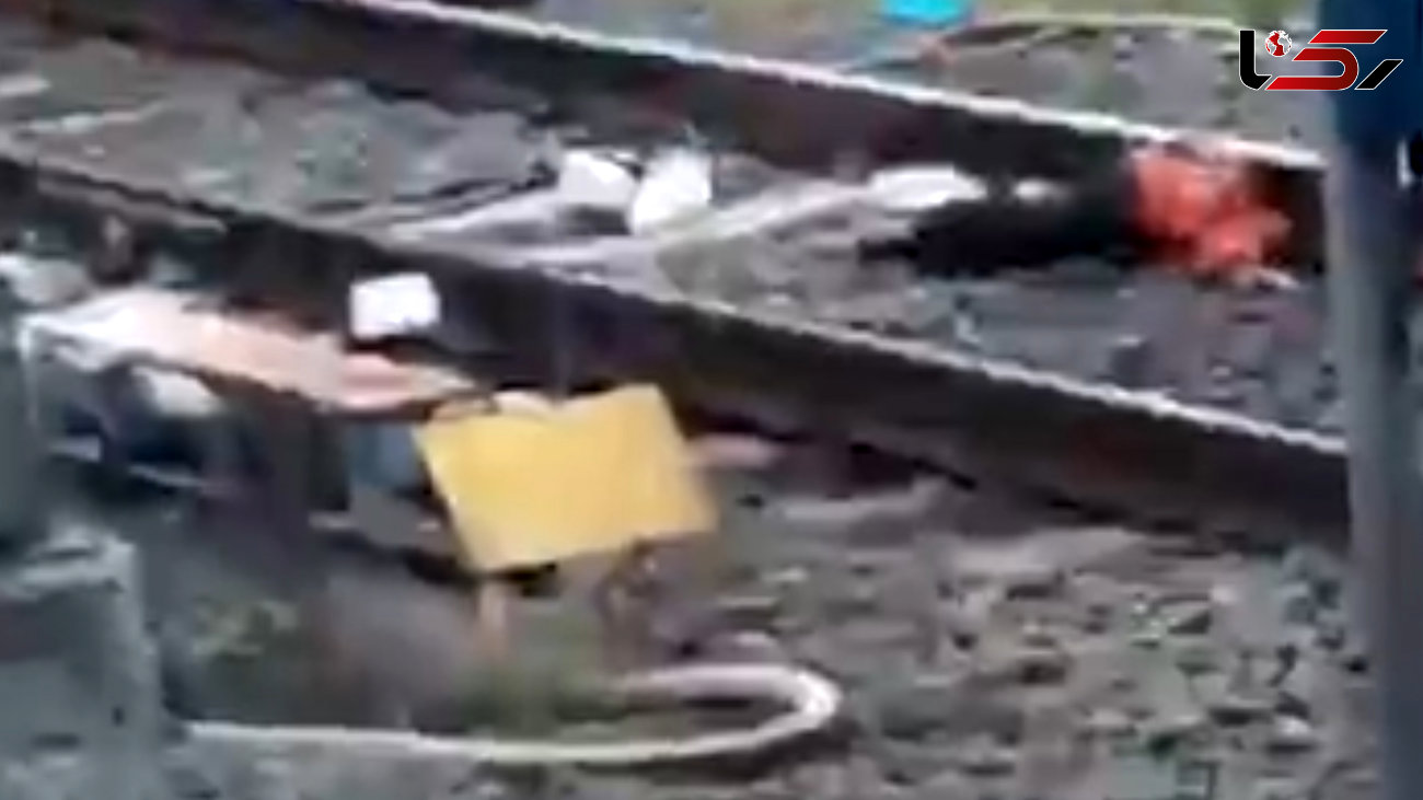 خود کشی پدر و فرزندش روی ریل قطار + فیلم
