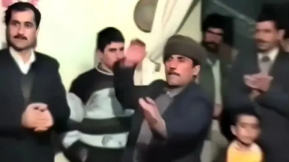 فیلم/آواز شاد؛ تو عروسی دهه 50 پیرمرد و رفقاش چه رقص جون داری میکنن فقط قیافه دوماد