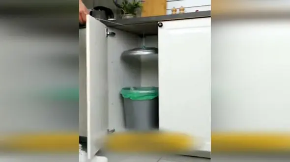 استفاده از سطل آشغال آشپزخانه به شکل متفاوت+ فیلم