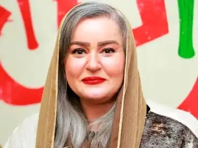 فیلم / درخشندگی خانم بازیگران در بین مردم با استایل های زیبا /  نعیمه نظام دوست باز بیشنر به چشم آمد