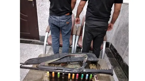 این 2 مرد آبادانی اسلحه شورشی داشتند  + عکس