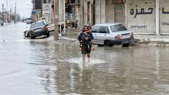 اهواز شهری بی دفاع در برابر باران / هزینه های میلیون  دلاری کجا رفت؟ + فیلم