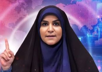 فیلم/ هدیه خاص شیخ عرب برای سحر امامی؛ گردنبند طلا مزین به تصویر رهبر معظم انقلاب