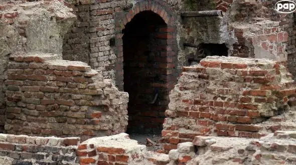 کشف یک توالت پر از گنج ارزشمند/ از الماس های 400 ساله تا سکه و ظروفی غیر قابل قیمت گذاری هستند