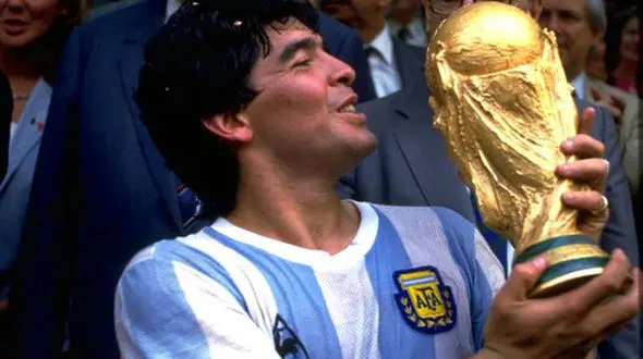 مسی بهتر است یا مارادونا؟ آرژانتینی ها انتخاب می کنند +ویدیو