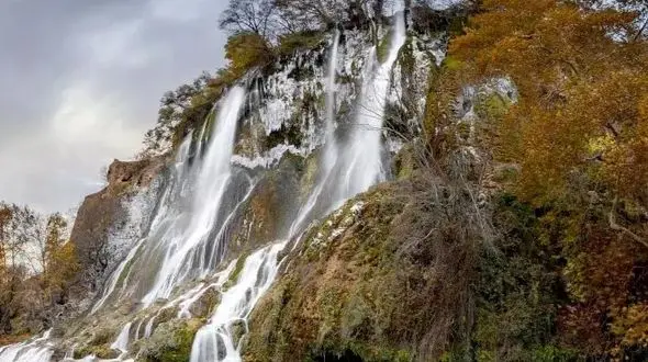 سفر به دل طبیعت / هم‌ نشینی با نجواهای آبشار و مه جادویی مسیر!