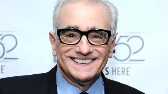 کلکسیون‌های شخصی عجیب سلبریتی‌ها/ از انواع خنجر‌های آنجلینا جولی تا اسباب‌بازی‌های لئوناردو دیکاپریو