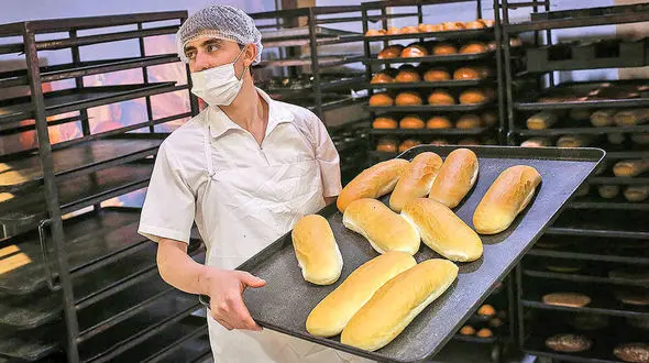 توقف فروش آرد به نانوایان آزادپز و تعطیلی نزدیک به 40 واحد نانوایی در تهران