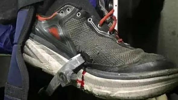 4 عکس دلخراش از گیر کردن دنده موتور در پای موتورسوار جوان