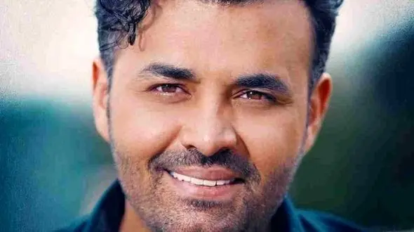 دانلود آهنگ زیبای "شال سیاه" میثم ابراهیمی/ چشام رو شال سیاهته من و تو پای پیاده...+فیلم