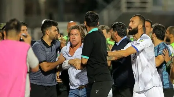 اختر: امیدوارم سرمربی استقلال بخشیده نشود!/ نبود ساپینتو به نفع تیم است