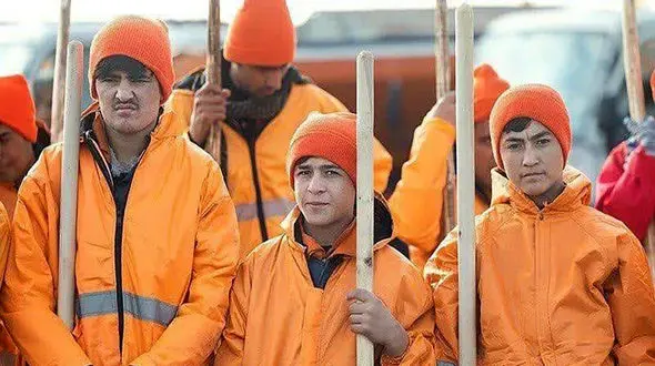 رئیس مجتمع آرادکوه: با خروج اتباع غیرمجاز از کشور، ۸۰ درصد نیروی کار پسماند را از دست داده ایم / در بخش تفکیک زباله کاملا از اتباع استفاده می شد