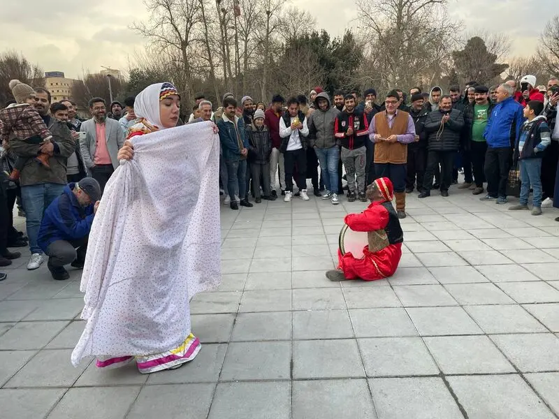 عکس از نمایش خیابانی